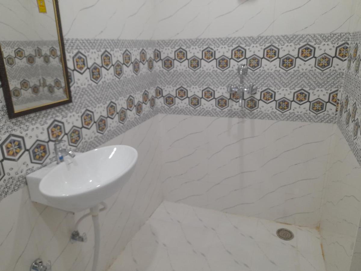 Rudraksha Guest House Варанаси Экстерьер фото
