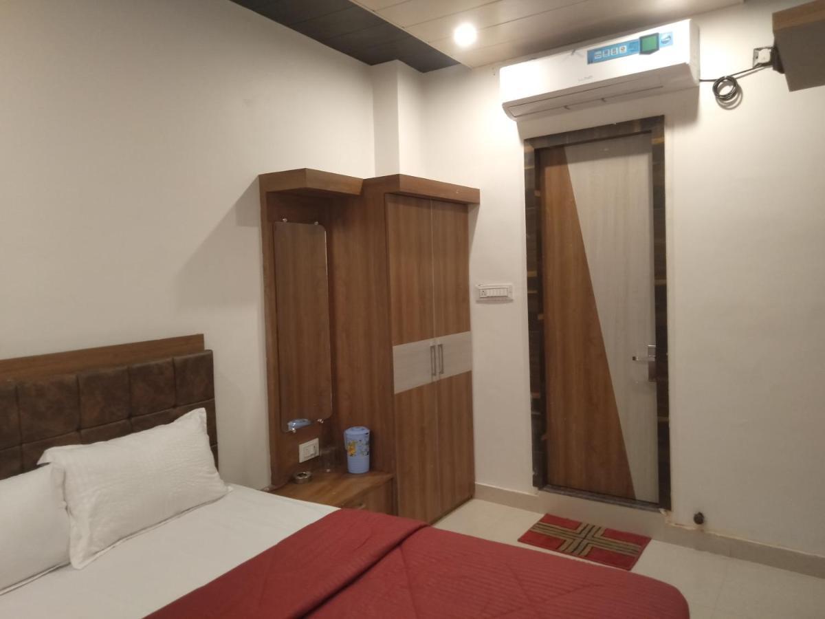 Rudraksha Guest House Варанаси Экстерьер фото